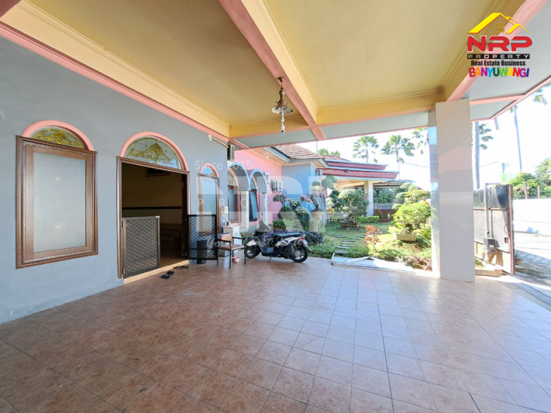 Dijual Rumah Mewah dan Luas di Perum. Taman Indah Sutri-Banyuwangi  Dijual Rumah Murah Mewah dan Luas di Banyuwangi Kota  Dijual Rumah Sangat Luas di Perum. Taman Indah Sutri-Banyuwangi&nbsp;
Berada dipusat kota banyuwangi. Belakang Hotel Santika&nbsp;
Dekat dengan Fasilitas NRP BANYUWANGI