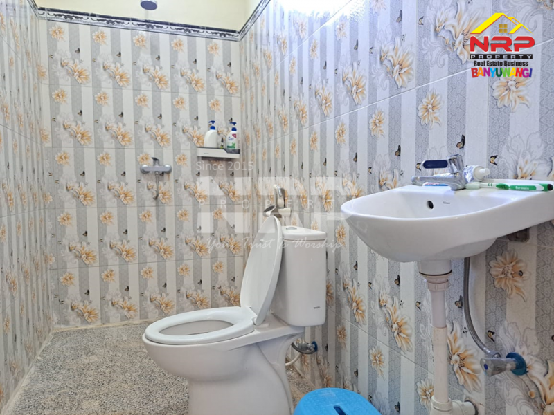 Dijual Rumah Mewah dan Luas di Perum. Taman Indah Sutri-Banyuwangi  Dijual Rumah Murah Mewah dan Luas di Banyuwangi Kota  Dijual Rumah Sangat Luas di Perum. Taman Indah Sutri-Banyuwangi&nbsp;
Berada dipusat kota banyuwangi. Belakang Hotel Santika&nbsp;
Dekat dengan Fasilitas NRP BANYUWANGI