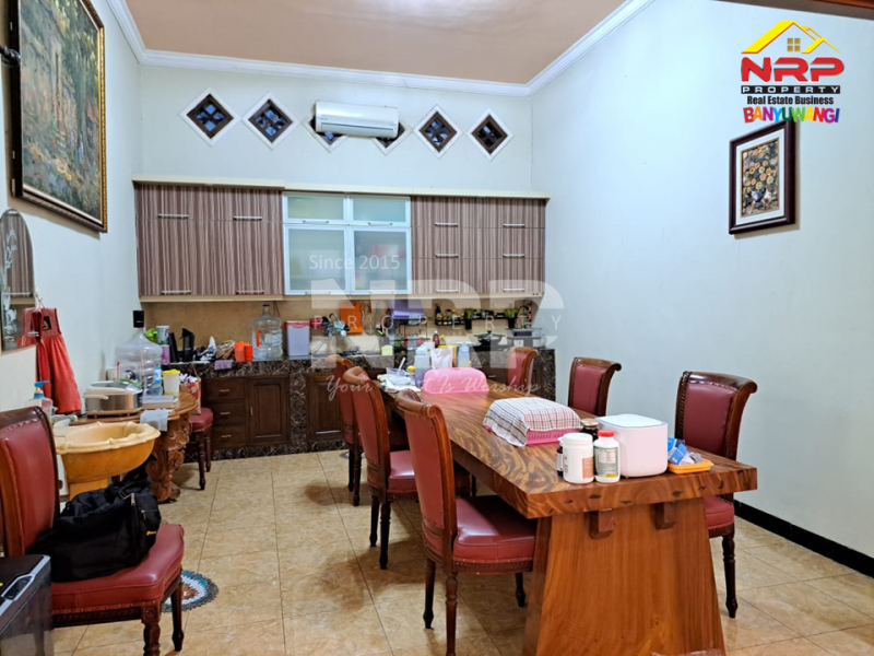 Dijual Rumah Mewah dan Luas di Perum. Taman Indah Sutri-Banyuwangi  Dijual Rumah Murah Mewah dan Luas di Banyuwangi Kota  Dijual Rumah Sangat Luas di Perum. Taman Indah Sutri-Banyuwangi&nbsp;
Berada dipusat kota banyuwangi. Belakang Hotel Santika&nbsp;
Dekat dengan Fasilitas NRP BANYUWANGI