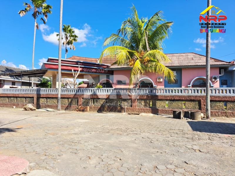 Dijual Rumah Mewah dan Luas di Perum. Taman Indah Sutri-Banyuwangi  Dijual Rumah Murah Mewah dan Luas di Banyuwangi Kota  Dijual Rumah Sangat Luas di Perum. Taman Indah Sutri-Banyuwangi&nbsp;
Berada dipusat kota banyuwangi. Belakang Hotel Santika&nbsp;
Dekat dengan Fasilitas NRP BANYUWANGI