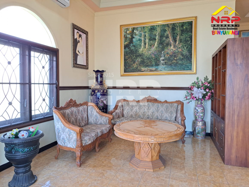 Dijual Rumah Mewah dan Luas di Perum. Taman Indah Sutri-Banyuwangi  Dijual Rumah Murah Mewah dan Luas di Banyuwangi Kota  Dijual Rumah Sangat Luas di Perum. Taman Indah Sutri-Banyuwangi&nbsp;
Berada dipusat kota banyuwangi. Belakang Hotel Santika&nbsp;
Dekat dengan Fasilitas NRP BANYUWANGI