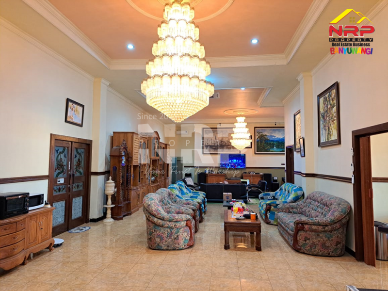 Dijual Rumah Mewah dan Luas di Perum. Taman Indah Sutri-Banyuwangi  Dijual Rumah Murah Mewah dan Luas di Banyuwangi Kota  Dijual Rumah Sangat Luas di Perum. Taman Indah Sutri-Banyuwangi&nbsp;
Berada dipusat kota banyuwangi. Belakang Hotel Santika&nbsp;
Dekat dengan Fasilitas NRP BANYUWANGI