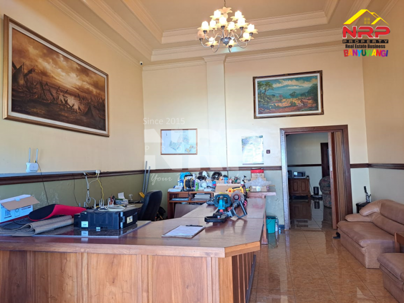 Dijual Rumah Mewah dan Luas di Perum. Taman Indah Sutri-Banyuwangi  Dijual Rumah Murah Mewah dan Luas di Banyuwangi Kota  Dijual Rumah Sangat Luas di Perum. Taman Indah Sutri-Banyuwangi&nbsp;
Berada dipusat kota banyuwangi. Belakang Hotel Santika&nbsp;
Dekat dengan Fasilitas NRP BANYUWANGI