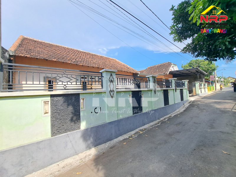 Dijual Rumah Sangat Strategis di Belakang Kantor Kec. Banyuwangi  Dijual Rumah Luas di Banyuwangi Kota  Dijual Rumah Sangat Strategis di Belakang Kantor Kec. Banyuwangi&nbsp;
150 Meter dari Jl. Brigjen Katamso&nbsp; - Banyuwangi&nbsp;
Sangat Cocok Untuk Hunian, NRP BANYUWANGI