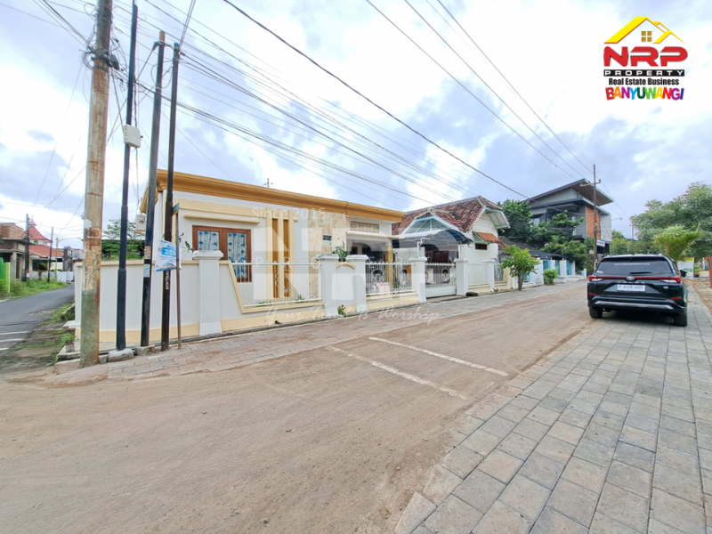 Dijual Rumah Sangat Strategis Hook di Tamanbaru , Banyuwangi  Dijual Rumah Sangat Strategis Hook di Tamanbaru , Banyuwangi  Dijual Rumah Sangat Strategis Hook di Tamanbaru , Banyuwangi&nbsp;
Cocok untuk Rumah Tinggal / Homestay
Dekat dengan Fasilitas Pendidikan, Perbelanjaan dan NRP BANYUWANGI