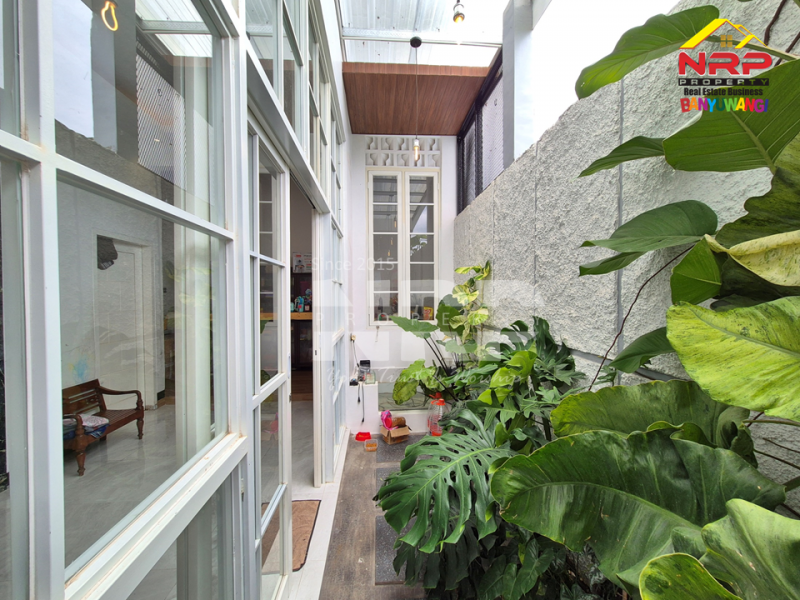 Dijual Rumah Scandinavian Cantik di Pusat Kota Banyuwangi   Dijual Rumah Scandinavian Cantik di Pusat Kota Banyuwangi   Dijual Rumah Scandinavian Cantik di Pusat Kota Banyuwangi&nbsp;&nbsp;
Rumah dengan sirkulasi udara yang baik, Terletak di Jl. Terusan Borobudur NRP BANYUWANGI