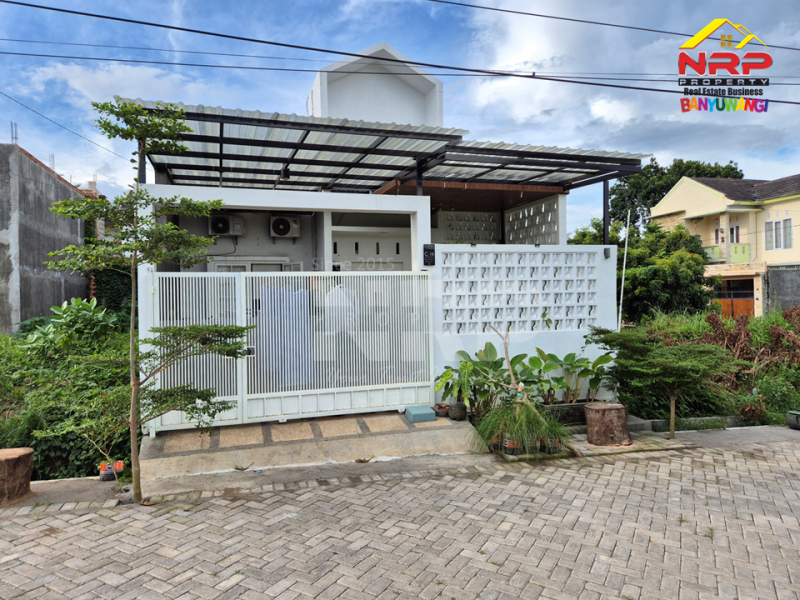 Dijual Rumah Scandinavian Cantik di Pusat Kota Banyuwangi   Dijual Rumah Scandinavian Cantik di Pusat Kota Banyuwangi   Dijual Rumah Scandinavian Cantik di Pusat Kota Banyuwangi&nbsp;&nbsp;
Rumah dengan sirkulasi udara yang baik, Terletak di Jl. Terusan Borobudur NRP BANYUWANGI