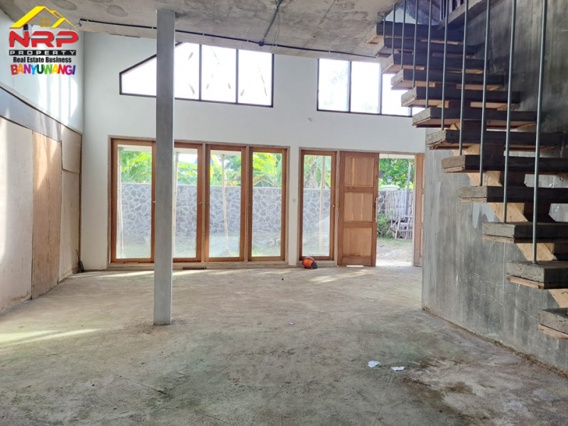 Dijual Rumah Semi Villa 2 Lantai di Bulusan - Banyuwangi  Dijual Rumah Semi Villa 2 Lantai di Bulusan - Banyuwangi  Dijual Rumah Semi Villa 2 Lantai di Bulusan - Banyuwangi&nbsp;
Berada di kawasan pedesaan yang masih sejuk dan asri&nbsp;
Sirkulasi udara sangat bagus serta NRP BANYUWANGI