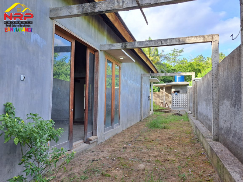 Dijual Rumah Semi Villa 2 Lantai di Bulusan - Banyuwangi  Dijual Rumah Semi Villa 2 Lantai di Bulusan - Banyuwangi  Dijual Rumah Semi Villa 2 Lantai di Bulusan - Banyuwangi&nbsp;
Berada di kawasan pedesaan yang masih sejuk dan asri&nbsp;
Sirkulasi udara sangat bagus serta NRP BANYUWANGI