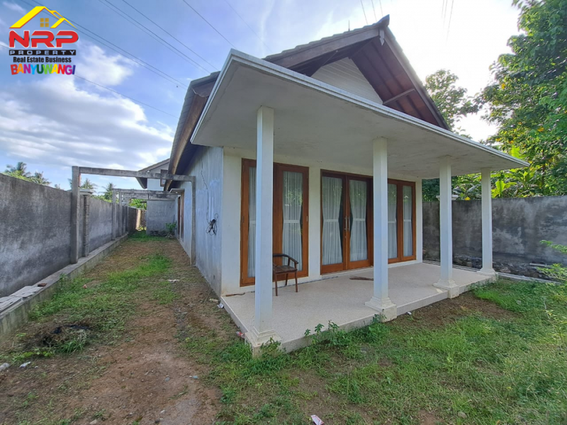 Dijual Rumah Semi Villa 2 Lantai di Bulusan - Banyuwangi  Dijual Rumah Semi Villa 2 Lantai di Bulusan - Banyuwangi  Dijual Rumah Semi Villa 2 Lantai di Bulusan - Banyuwangi&nbsp;
Berada di kawasan pedesaan yang masih sejuk dan asri&nbsp;
Sirkulasi udara sangat bagus serta NRP BANYUWANGI