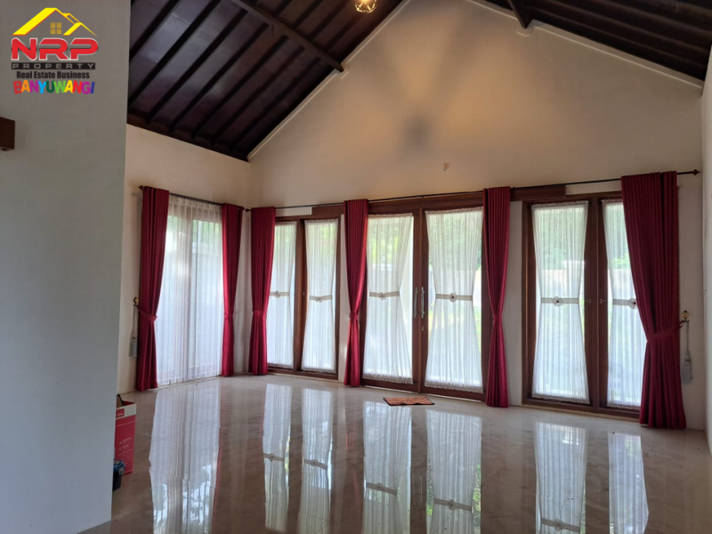 Dijual Rumah Semi Villa 2 Lantai di Bulusan - Banyuwangi  Dijual Rumah Semi Villa 2 Lantai di Bulusan - Banyuwangi  Dijual Rumah Semi Villa 2 Lantai di Bulusan - Banyuwangi&nbsp;
Berada di kawasan pedesaan yang masih sejuk dan asri&nbsp;
Sirkulasi udara sangat bagus serta NRP BANYUWANGI