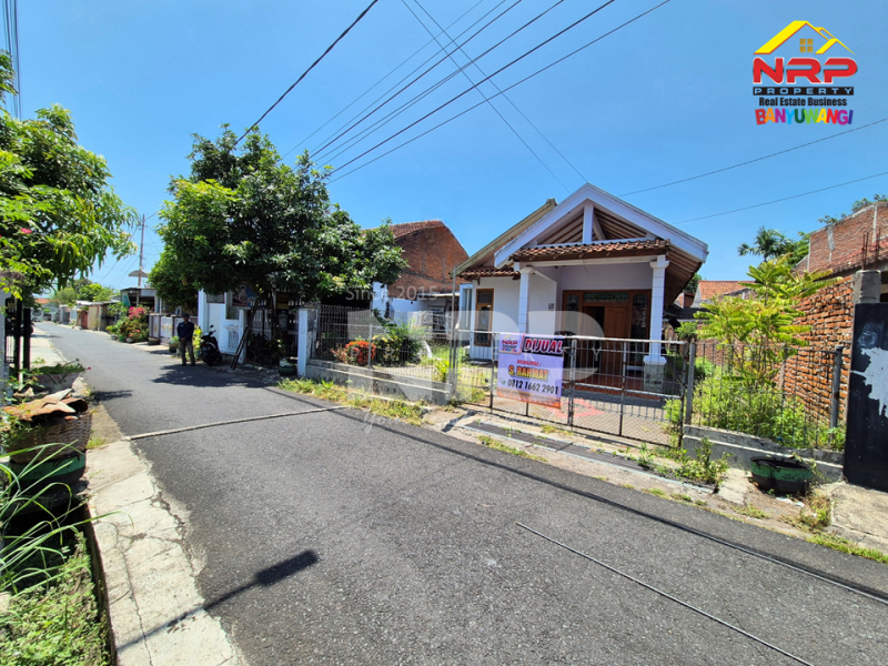 Dijual Rumah Siap Huni di Jl. Majapahit -  Belakang Kampus Untag Banyuwangi Dijual Rumah Siap Huni di Jl. Majapahit -  Belakang Kampus Untag Banyuwangi Dijual Rumah Siap Huni di Jl. Majapahit -&nbsp; Belakang Kampus Untag Banyuwangi
Lokasi Sangat Strategis Cocok Untuk Hunian, Kos-kosan dll.&nbsp;
Terletak di NRP BANYUWANGI