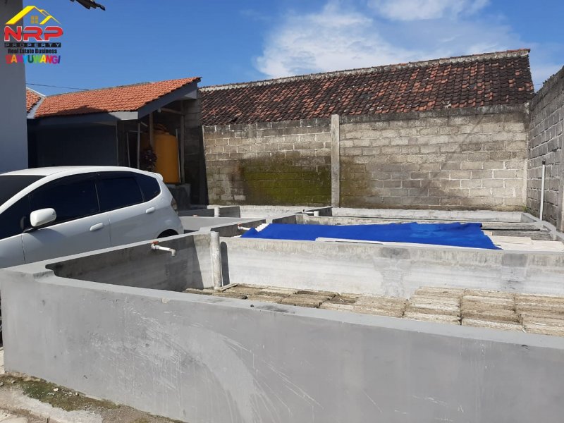 Dijual Rumah Siap Huni di Jl. Pondok Nongko Banyuwangi Dijual Rumah Siap Huni di Jl. Pondok Nongko Banyuwangi Dijual Rumah Siap Huni di Jl. Pondok Nongko Banyuwangi. Lokasi 20 Meter dari Jalan Utama Pondok Nongko
Cocok Untuk Hunian dan Usaha

Fasilitas : Ruang Tamu, NRP BANYUWANGI