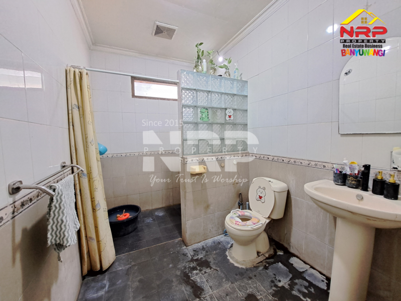 Dijual Rumah Siap Huni di Jl. Utama Rogojampi - Banyuwangi Dijual Rumah Siap Huni di Jl. Utama Rogojampi - Banyuwangi Dijual Rumah Siap Huni di Jl. Utama Rogojampi - Banyuwangi&nbsp;
500 meter dari Kampus Poltek Banyuwangi. Lokasi Sangat Cocok Untuk Investasi maupun NRP BANYUWANGI