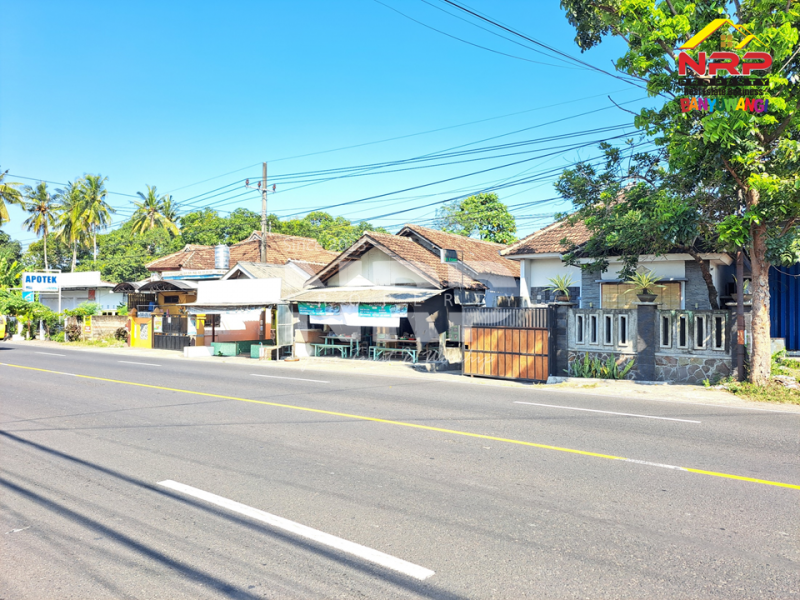 Dijual Rumah Siap Huni di Jl. Utama Rogojampi - Banyuwangi Dijual Rumah Siap Huni di Jl. Utama Rogojampi - Banyuwangi Dijual Rumah Siap Huni di Jl. Utama Rogojampi - Banyuwangi&nbsp;
500 meter dari Kampus Poltek Banyuwangi. Lokasi Sangat Cocok Untuk Investasi maupun NRP BANYUWANGI