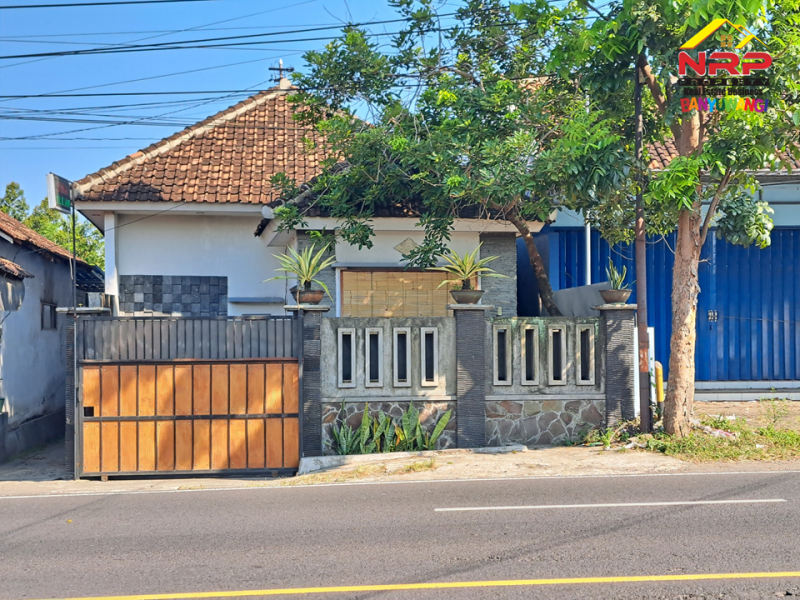 Dijual Rumah Siap Huni di Jl. Utama Rogojampi - Banyuwangi Dijual Rumah Siap Huni di Jl. Utama Rogojampi - Banyuwangi Dijual Rumah Siap Huni di Jl. Utama Rogojampi - Banyuwangi&nbsp;
500 meter dari Kampus Poltek Banyuwangi. Lokasi Sangat Cocok Untuk Investasi maupun NRP BANYUWANGI