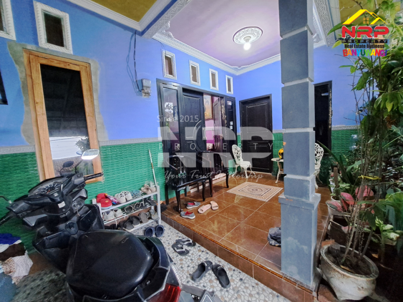 Dijual rumah siap huni di lokasi strategis, lingkungan nyaman, one get sistem.  Dijual rumah siap huni di lokasi strategis, lingkungan nyaman, one get sistem.  Dijual rumah siap huni di lokasi strategis, lingkungan nyaman, one get sistem.&nbsp;
Hunian strategis, berada di dekat pintu masuk perumahan, tidak dekat NRP BANYUWANGI