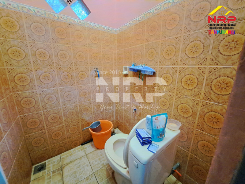 Dijual rumah siap huni di lokasi strategis, lingkungan nyaman, one get sistem.  Dijual rumah siap huni di lokasi strategis, lingkungan nyaman, one get sistem.  Dijual rumah siap huni di lokasi strategis, lingkungan nyaman, one get sistem.&nbsp;
Hunian strategis, berada di dekat pintu masuk perumahan, tidak dekat NRP BANYUWANGI