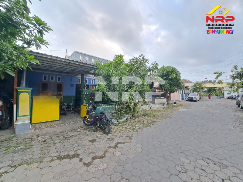 Dijual rumah siap huni di lokasi strategis, lingkungan nyaman, one get sistem.  Dijual rumah siap huni di lokasi strategis, lingkungan nyaman, one get sistem.  Dijual rumah siap huni di lokasi strategis, lingkungan nyaman, one get sistem.&nbsp;
Hunian strategis, berada di dekat pintu masuk perumahan, tidak dekat NRP BANYUWANGI