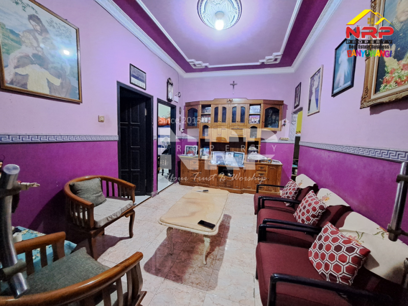 Dijual rumah siap huni di lokasi strategis, lingkungan nyaman, one get sistem.  Dijual rumah siap huni di lokasi strategis, lingkungan nyaman, one get sistem.  Dijual rumah siap huni di lokasi strategis, lingkungan nyaman, one get sistem.&nbsp;
Hunian strategis, berada di dekat pintu masuk perumahan, tidak dekat NRP BANYUWANGI