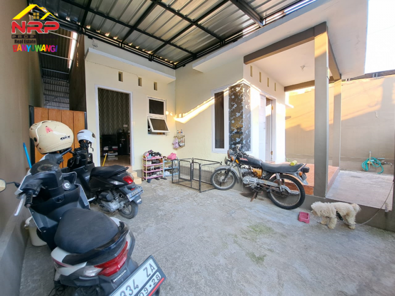 Dijual Rumah Siap Huni di Perum Griya Indah Agus Salim - Banyuwangi Dijual Rumah Murah Siap Huni di Perum Griya Indah Agus Salim - Banyuwangi Dijual Rumah Siap Huni di Perum Griya Indah Agus Salim - Banyuwangi
Hunian Nyaman dengan akses jalan utama Jl. KH Agus Salim

LT/LB : 178/120 M2 NRP BANYUWANGI