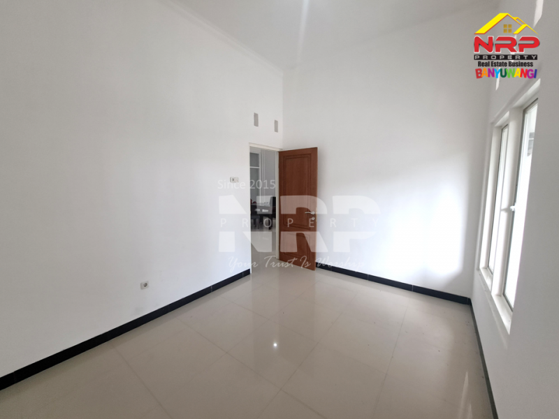 Dijual Rumah Siap Huni di Perum Permata Banyuwangi Dijual Rumah Siap Huni di Perum Permata Banyuwangi Dijual Rumah Siap Huni di Perum Permata Banyuwangi
Llingkungan aman ( One Gate System ) dengan Security, Akses Jalan Sangat Lebar, Rindang dan Sejuk
Terletak NRP BANYUWANGI