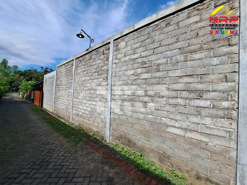Dijual Rumah Siap Huni Di Sebelah Hotel Aston Banyuwangi  Dijual Rumah Siap Huni Di Sebelah Hotel Aston Banyuwangi  Dijual Rumah Siap Huni Di Sebelah Hotel Aston Banyuwangi&nbsp;
Hunian Strategis Pusat Kota dengan Lingkungan sejuk, asri dan mudah diakses

LT/LB : 298/90 NRP BANYUWANGI