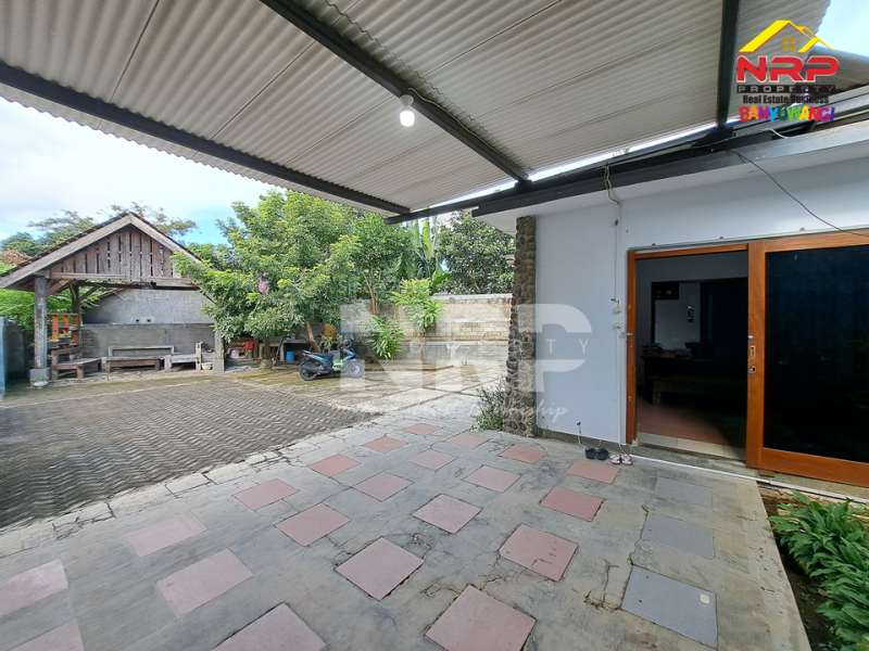 Dijual Rumah Siap Huni Di Sebelah Hotel Aston Banyuwangi  Dijual Rumah Siap Huni Di Sebelah Hotel Aston Banyuwangi  Dijual Rumah Siap Huni Di Sebelah Hotel Aston Banyuwangi&nbsp;
Hunian Strategis Pusat Kota dengan Lingkungan sejuk, asri dan mudah diakses

LT/LB : 298/90 NRP BANYUWANGI
