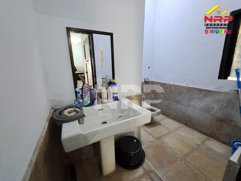 Dijual Rumah Siap Huni Di Sebelah Hotel Aston Banyuwangi  Dijual Rumah Siap Huni Di Sebelah Hotel Aston Banyuwangi  Dijual Rumah Siap Huni Di Sebelah Hotel Aston Banyuwangi&nbsp;
Hunian Strategis Pusat Kota dengan Lingkungan sejuk, asri dan mudah diakses

LT/LB : 298/90 NRP BANYUWANGI