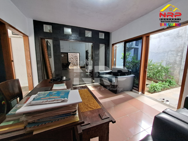 Dijual Rumah Siap Huni Di Sebelah Hotel Aston Banyuwangi  Dijual Rumah Siap Huni Di Sebelah Hotel Aston Banyuwangi  Dijual Rumah Siap Huni Di Sebelah Hotel Aston Banyuwangi&nbsp;
Hunian Strategis Pusat Kota dengan Lingkungan sejuk, asri dan mudah diakses

LT/LB : 298/90 NRP BANYUWANGI