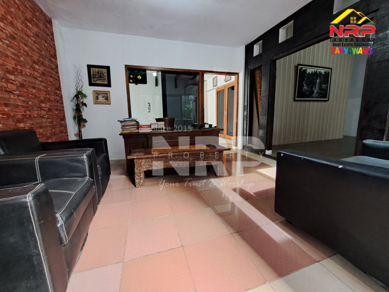 Dijual Rumah Siap Huni Di Sebelah Hotel Aston Banyuwangi  Dijual Rumah Siap Huni Di Sebelah Hotel Aston Banyuwangi  Dijual Rumah Siap Huni Di Sebelah Hotel Aston Banyuwangi&nbsp;
Hunian Strategis Pusat Kota dengan Lingkungan sejuk, asri dan mudah diakses

LT/LB : 298/90 NRP BANYUWANGI