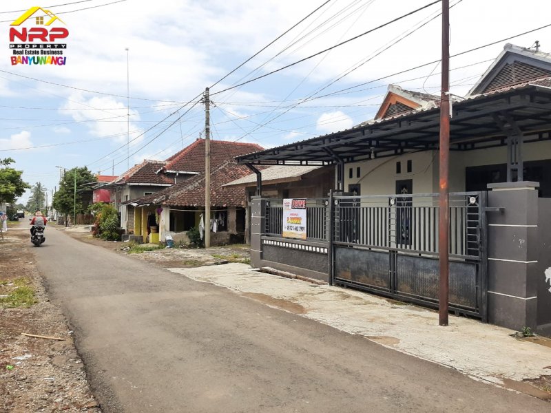 Dijual Rumah Siap Huni di Tepi Jl. Soerongganti Lateng, Gladag  - Rogojampi Dijual Rumah Siap Huni di Tepi Jl. Soerongganti Lateng, Gladag  - Rogojampi Dijual Rumah Siap Huni di Tepi Jl. Soerongganti Lateng, Gladag&nbsp; - Rogojampi
Sangat Cocok Untuk Rumah Pribadi Lingkungan Padat Penduduk

Fasilitas : NRP BANYUWANGI