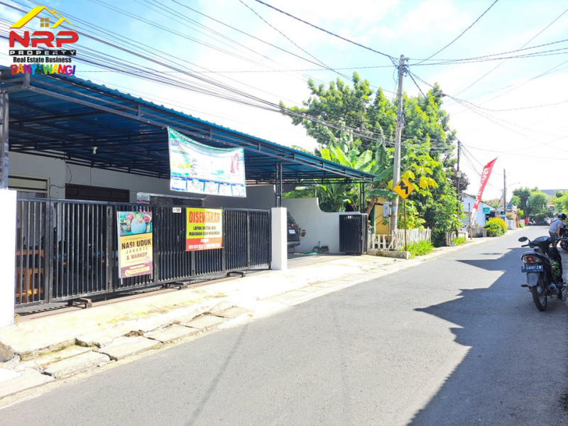 Dijual Rumah Siap Huni di tepi Jl. Trunojoyo - Banyuwangi  Dijual Rumah Siap Huni di tepi Jl. Trunojoyo - Banyuwangi  Dijual Rumah Siap Huni di tepi Jl. Trunojoyo - Banyuwangi
Lokasi sangat strategis Untuk Hunian, Kos- kosan dan Ruang Usaha ( Toko )

Luas Tanah : 299 NRP BANYUWANGI