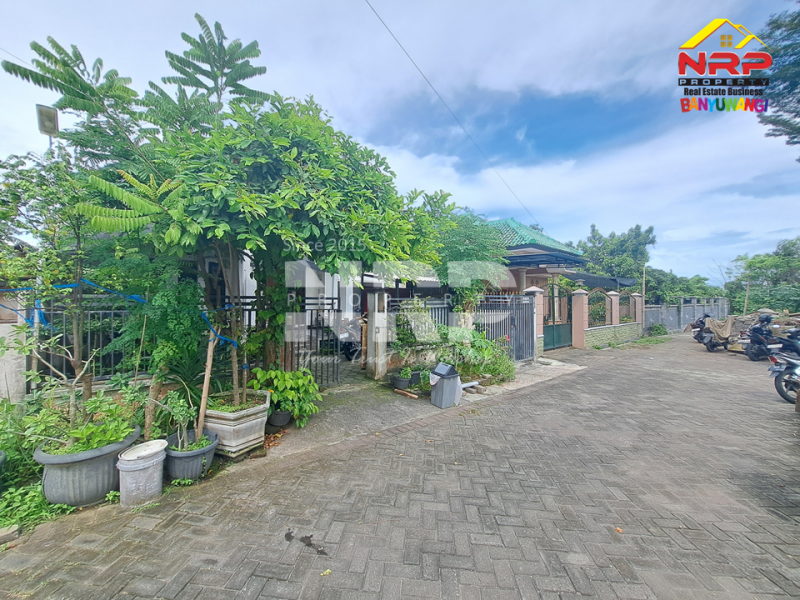 Dijual Rumah strategis depan Kampus FIKKIA UNAIR Banyuwangi Dijual Rumah strategis depan Kampus FIKKIA UNAIR Banyuwangi Investasi Properti Menjanjikan!
Dijual Rumah strategis depan Kampus FIKKIA UNAIR Banyuwangi
Sangat cocok untuk rumah kos, kontrakan, atau usaha penunjang NRP BANYUWANGI