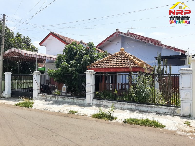 Dijual Rumah Strategis di Belakang Ramayana Mall Banyuwangi Dijual Rumah Strategis di Belakang Ramayana Mall Banyuwangi Dijual Rumah Strategis di Belakang Ramayana Mall Banyuwangi
Terletak di Pusat Kota Banyuwangi, Area Bisnis dan Kampus

Luas Tanah : 256 M2 SHM
( Ada NRP BANYUWANGI