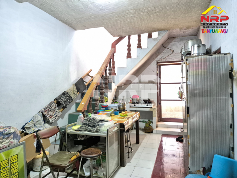 Dijual Rumah Strategis di Tamanbaru Banyuwangi.  Dijual Rumah Strategis di Tamanbaru Banyuwangi.  Dijual Rumah Strategis di Tamanbaru Banyuwangi.&nbsp;
Lokasi di Jantung Kota, Belakang SMPN 1 Banyuwangi&nbsp;
Dekat dengan Fasilitas Pendidikan, NRP BANYUWANGI