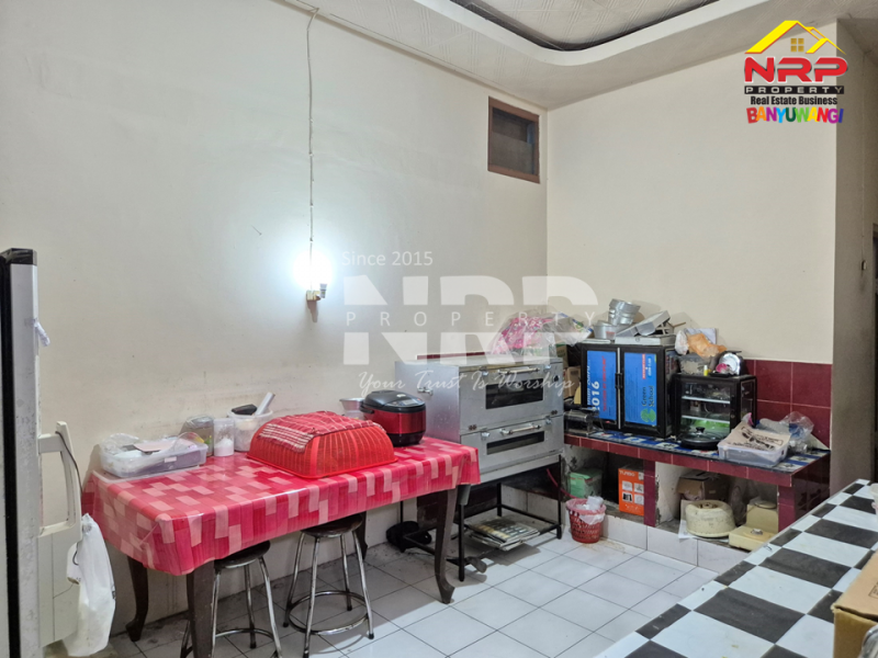 Dijual Rumah Strategis di Tamanbaru Banyuwangi.  Dijual Rumah Strategis di Tamanbaru Banyuwangi.  Dijual Rumah Strategis di Tamanbaru Banyuwangi.&nbsp;
Lokasi di Jantung Kota, Belakang SMPN 1 Banyuwangi&nbsp;
Dekat dengan Fasilitas Pendidikan, NRP BANYUWANGI