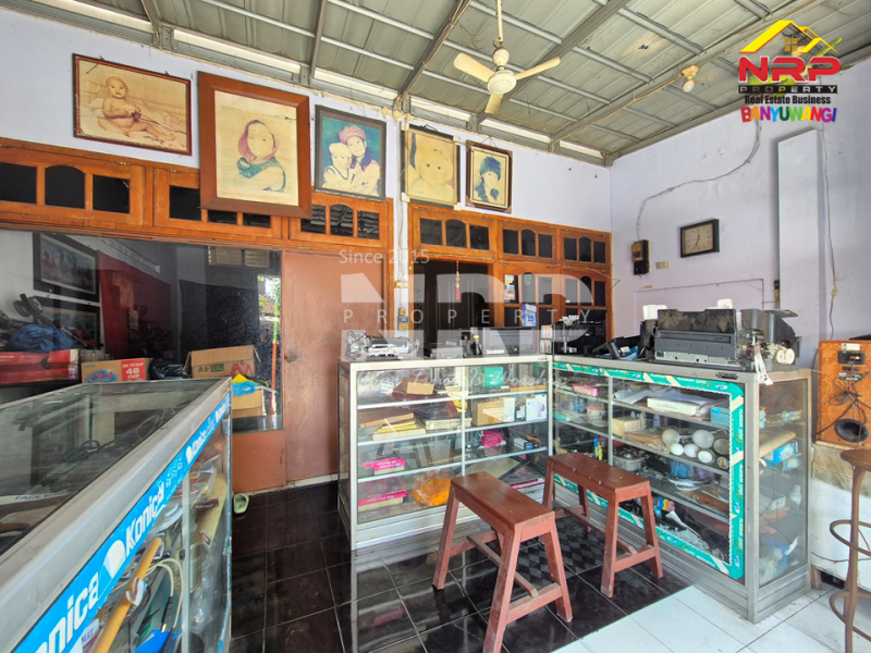 Dijual Rumah Strategis di Tamanbaru Banyuwangi.  Dijual Rumah Strategis di Tamanbaru Banyuwangi.  Dijual Rumah Strategis di Tamanbaru Banyuwangi.&nbsp;
Lokasi di Jantung Kota, Belakang SMPN 1 Banyuwangi&nbsp;
Dekat dengan Fasilitas Pendidikan, NRP BANYUWANGI