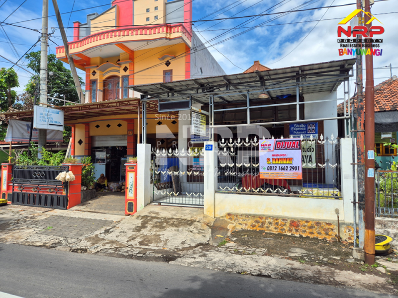 Dijual Rumah Strategis di Tamanbaru Banyuwangi.  Dijual Rumah Strategis di Tamanbaru Banyuwangi.  Dijual Rumah Strategis di Tamanbaru Banyuwangi.&nbsp;
Lokasi di Jantung Kota, Belakang SMPN 1 Banyuwangi&nbsp;
Dekat dengan Fasilitas Pendidikan, NRP BANYUWANGI