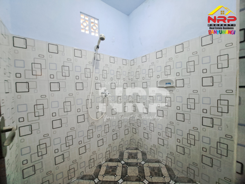Dijual Rumah strategis Full furniture di pusat aktivitas kota, Singonegaran - Banyuwangi  Dijual rumah murah full furniture banyuwangi kota  Dijual Rumah strategis Full furniture di pusat aktivitas kota, Singonegaran - Banyuwangi&nbsp;
Lokasi dekat fasilitas penting, akses mudah, dan lingkungan NRP BANYUWANGI