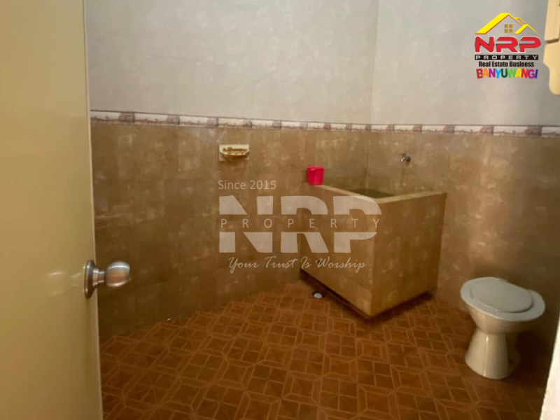 Dijual Rumah Strategis Siap Huni Tamanbaru, Banyuwangi  Dijual rumah di tamanbaru banyuwangi  Dijual Rumah Strategis Siap Huni Tamanbaru, Banyuwangi&nbsp;
Dekat dengan Kantor Pemda dan Pemerintahan,&nbsp; Dekat Dengan Fasilitas Pendidikan, Perbelanjaan NRP BANYUWANGI