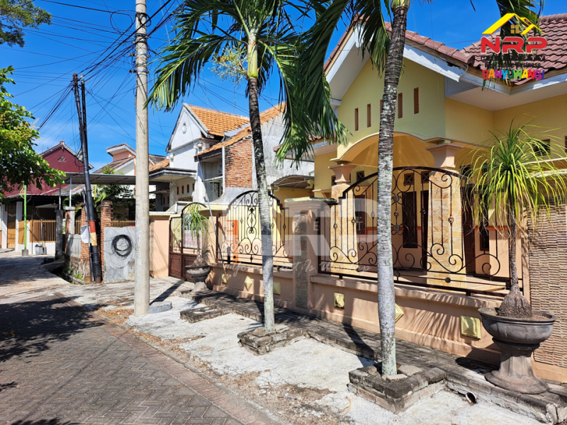 Dijual Rumah Strategis Siap Huni Tamanbaru, Banyuwangi  Dijual rumah di tamanbaru banyuwangi  Dijual Rumah Strategis Siap Huni Tamanbaru, Banyuwangi&nbsp;
Dekat dengan Kantor Pemda dan Pemerintahan,&nbsp; Dekat Dengan Fasilitas Pendidikan, Perbelanjaan NRP BANYUWANGI