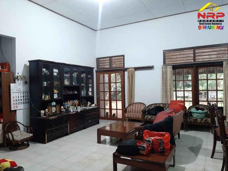 Dijual Rumah Strategis Beserta Ruang Usaha di Jl. Kapten Ilyas - Bwi Dijual Rumah Strategis Beserta Ruang Usaha di Jl. Kapten Ilyas - Bwi Dijual Rumah Stretegis Beserta Ruang Usaha di Jl. Kapten Ilyas - Bwi
Sangat cocok untuk Hunian maupun Ruang Usaha
Terletak di Kawasan bisnis aktif, dekat NRP BANYUWANGI