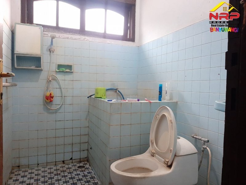 Dijual Rumah Strategis Beserta Ruang Usaha di Jl. Kapten Ilyas - Bwi Dijual Rumah Strategis Beserta Ruang Usaha di Jl. Kapten Ilyas - Bwi Dijual Rumah Stretegis Beserta Ruang Usaha di Jl. Kapten Ilyas - Bwi
Sangat cocok untuk Hunian maupun Ruang Usaha
Terletak di Kawasan bisnis aktif, dekat NRP BANYUWANGI