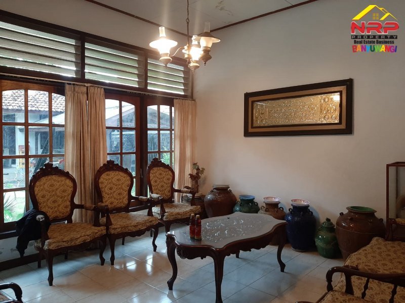 Dijual Rumah Strategis Beserta Ruang Usaha di Jl. Kapten Ilyas - Bwi Dijual Rumah Strategis Beserta Ruang Usaha di Jl. Kapten Ilyas - Bwi Dijual Rumah Stretegis Beserta Ruang Usaha di Jl. Kapten Ilyas - Bwi
Sangat cocok untuk Hunian maupun Ruang Usaha
Terletak di Kawasan bisnis aktif, dekat NRP BANYUWANGI