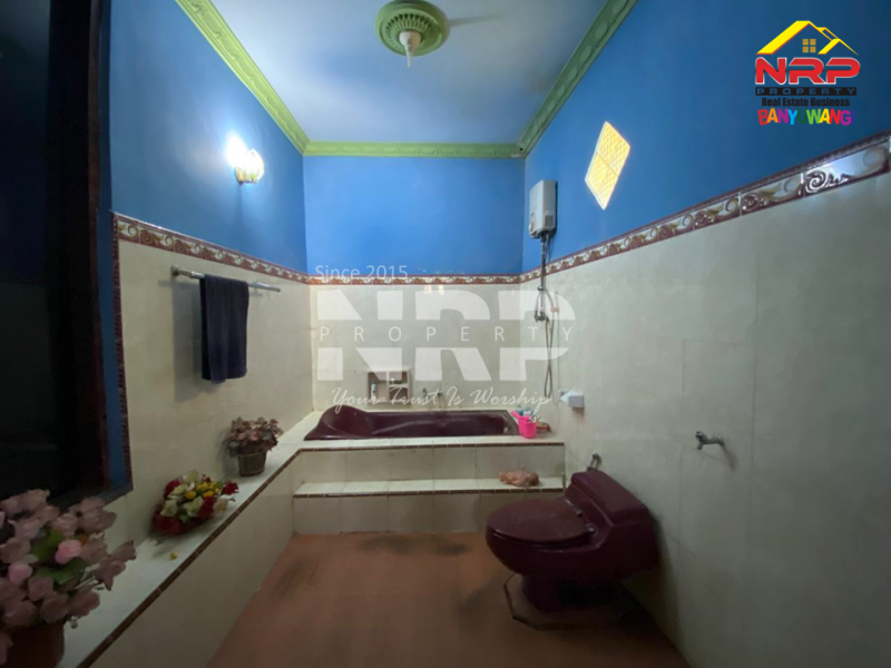 Dijual rumah strtegis di kaki gunung ijen , Licin - Banyuwangi  Dijual rumah strtegis di kaki gunung ijen , Licin - Banyuwangi  BEST SALE HOUSE IN HILLSIDE IJEN CRATER BANYUWANGI.&nbsp;
Berada dikawasan perhotelan dan homestay tamansari.&nbsp;
Lokasi sangat strategis, belakang NRP BANYUWANGI