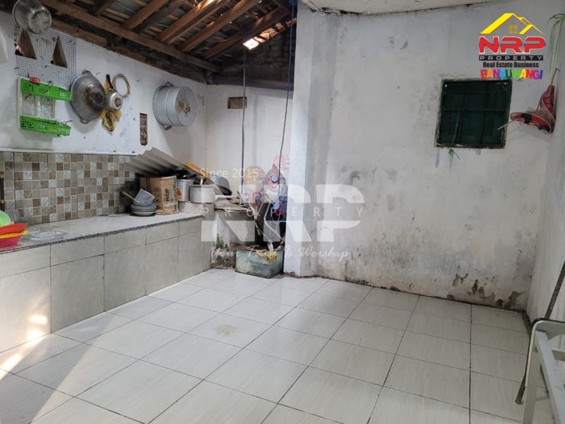 Dijual Rumah Tua - Value Tanah di Singonegaran - Banyuwangi  Dijual Rumah Tua - Value Tanah di Singonegaran - Banyuwangi  Dijual Rumah Tua - Value Tanah di Singonegaran - Banyuwangi&nbsp;
Belakang RSUD Blambangan, Dekat dengan stadion, Akses Jl. Roda 2&nbsp;

Luas Tanah : 60 NRP BANYUWANGI