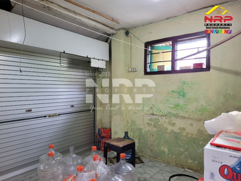 Dijual Rumah Tua - Value Tanah di Singonegaran - Banyuwangi  Dijual Rumah Tua - Value Tanah di Singonegaran - Banyuwangi  Dijual Rumah Tua - Value Tanah di Singonegaran - Banyuwangi&nbsp;
Belakang RSUD Blambangan, Dekat dengan stadion, Akses Jl. Roda 2&nbsp;

Luas Tanah : 60 NRP BANYUWANGI