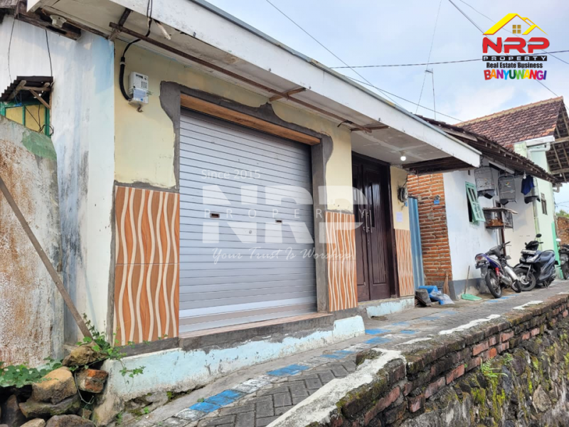 Dijual Rumah Tua - Value Tanah di Singonegaran - Banyuwangi  Dijual Rumah Tua - Value Tanah di Singonegaran - Banyuwangi  Dijual Rumah Tua - Value Tanah di Singonegaran - Banyuwangi&nbsp;
Belakang RSUD Blambangan, Dekat dengan stadion, Akses Jl. Roda 2&nbsp;

Luas Tanah : 60 NRP BANYUWANGI