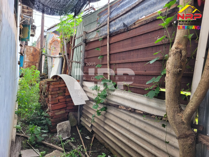 Dijual Rumah Tua - Value Tanah di Singonegaran - Banyuwangi  Dijual Rumah Tua - Value Tanah di Singonegaran - Banyuwangi  Dijual Rumah Tua - Value Tanah di Singonegaran - Banyuwangi&nbsp;
Belakang RSUD Blambangan, Dekat dengan stadion, Akses Jl. Roda 2&nbsp;

Luas Tanah : 60 NRP BANYUWANGI